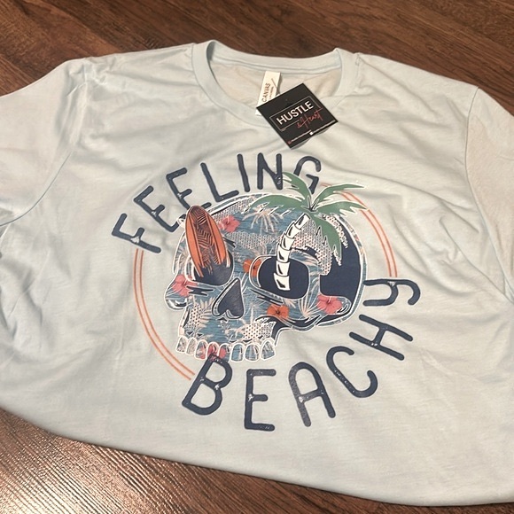 NWT Feeling Beachy‎ Tee 🌴 - Picture 1 of 1